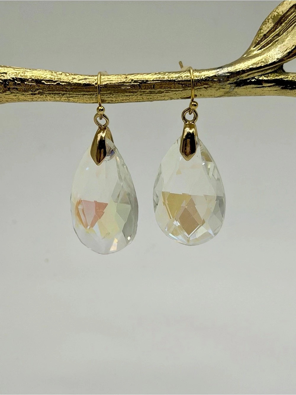 Crystal Teardrop Earrings in Clear & Gold Like New